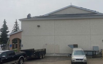 Поставља се нови кров на црквеној сали